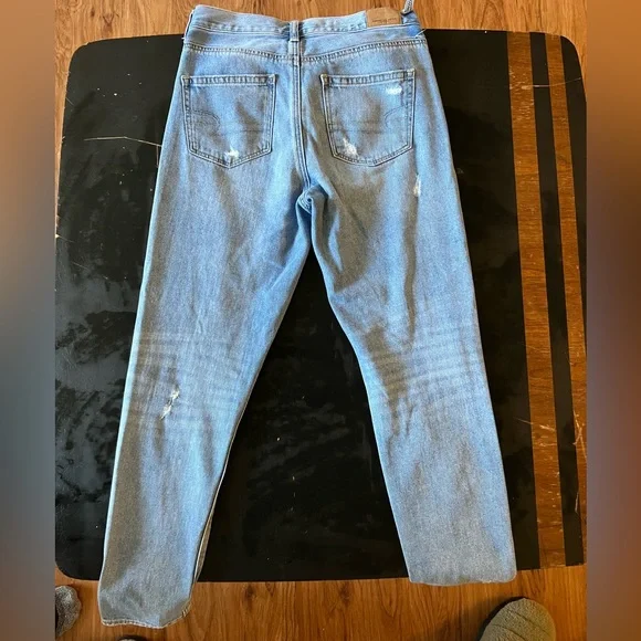 American Eagle Outfitters ripped mom jeans - Picture 2 of 4